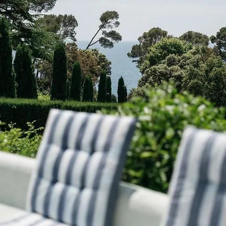 Exclusive Waterfront - Cote Dazur *
